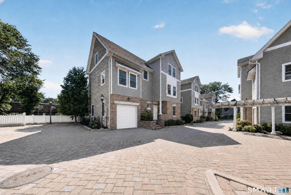 88 Maple Tree Avenue - Photo 0