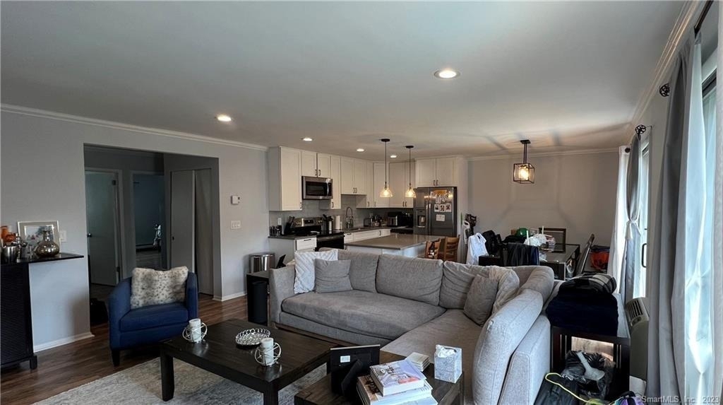 255 Strawberry Hill Avenue - Photo 4