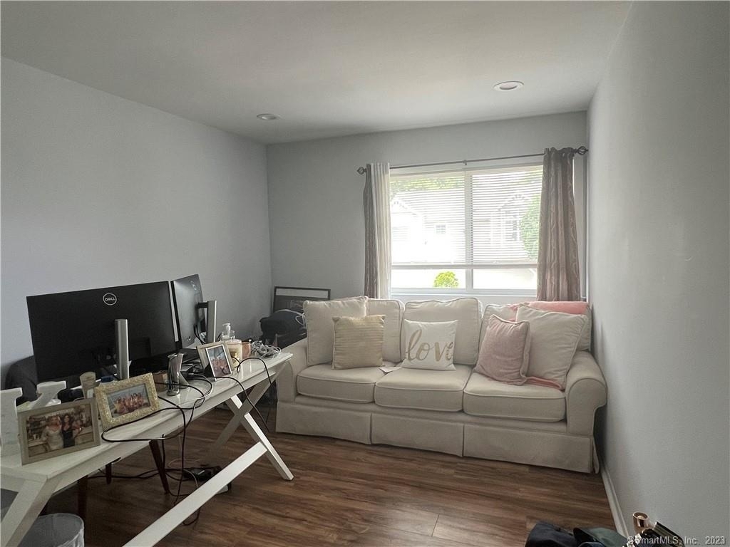 255 Strawberry Hill Avenue - Photo 9