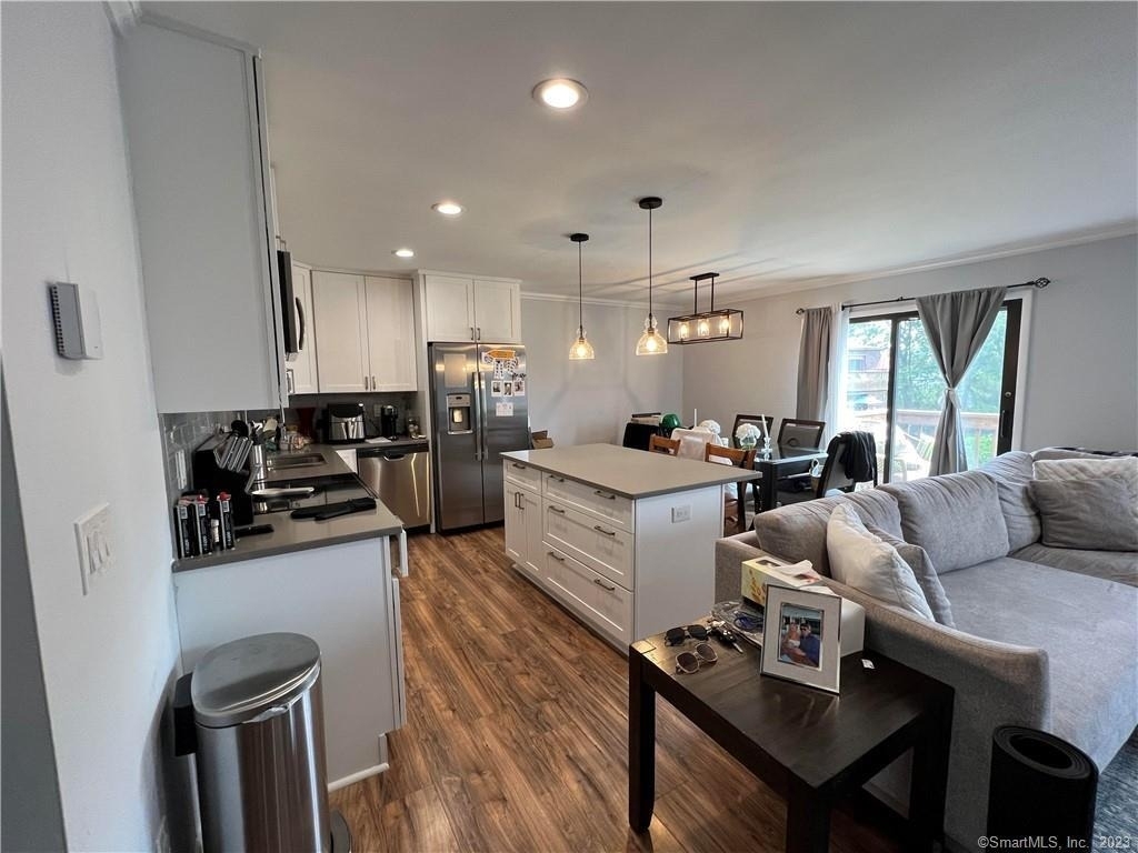 255 Strawberry Hill Avenue - Photo 3