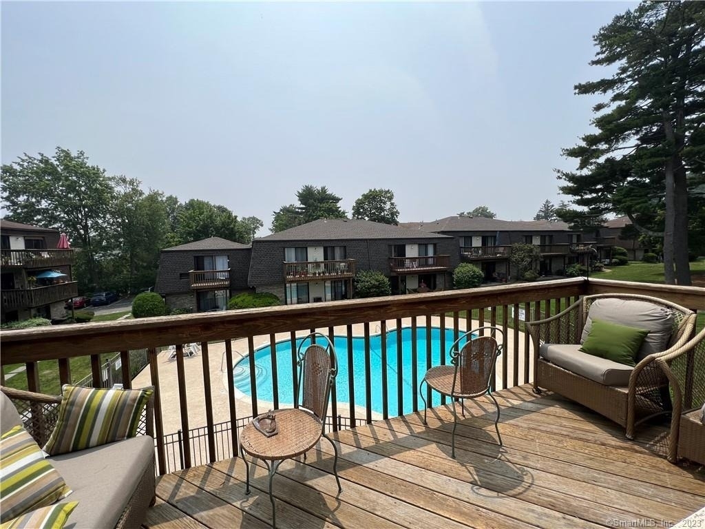 255 Strawberry Hill Avenue - Photo 12