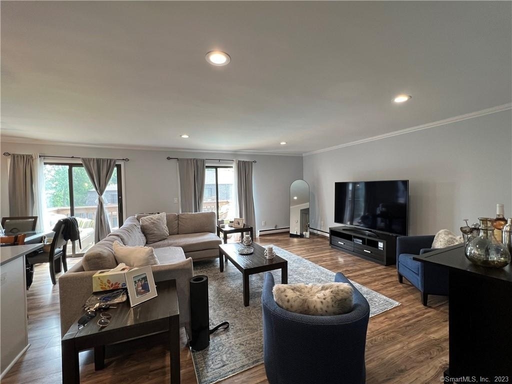 255 Strawberry Hill Avenue - Photo 5