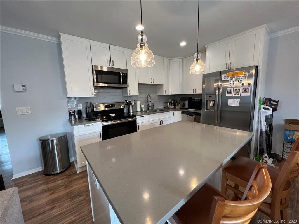 255 Strawberry Hill Avenue - Photo 2