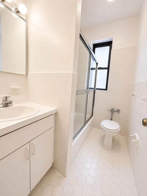1680 York Avenue - Photo 2