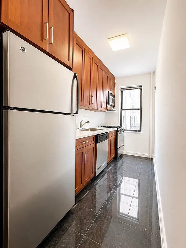1680 York Avenue - Photo 3