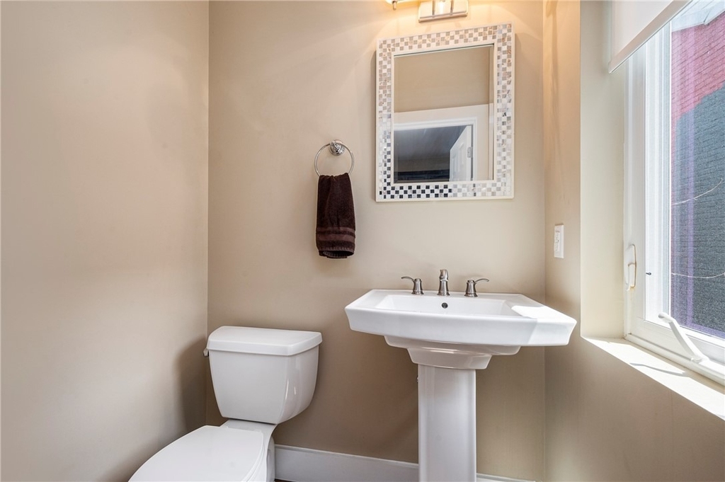 1038 Bradish St - Photo 11