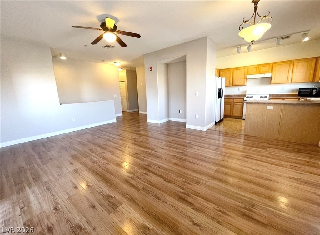 3925 Legend Hills Street - Photo 3