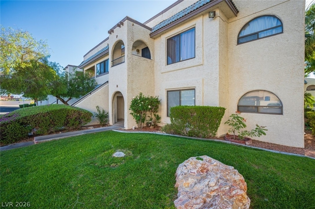 1406 Santa Margarita Street - Photo 2