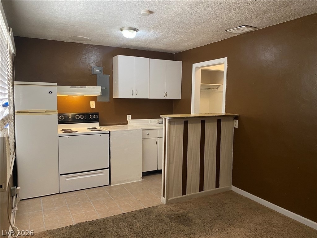 409 W Van Buren Avenue - Photo 1