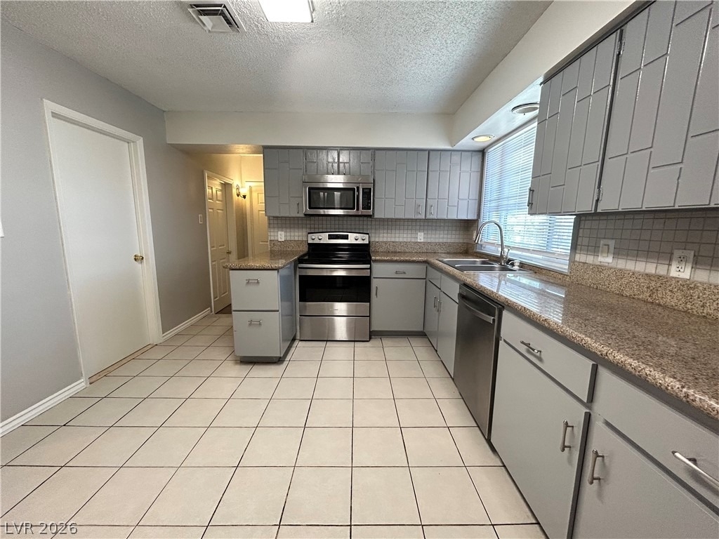 3979 Avonwood Avenue - Photo 5