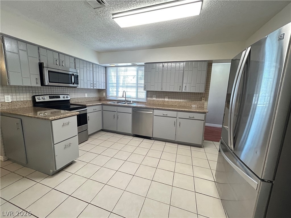 3979 Avonwood Avenue - Photo 4