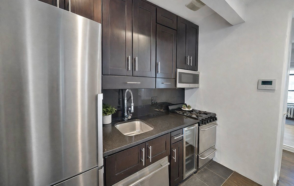 432 East 13th Street - Photo 4