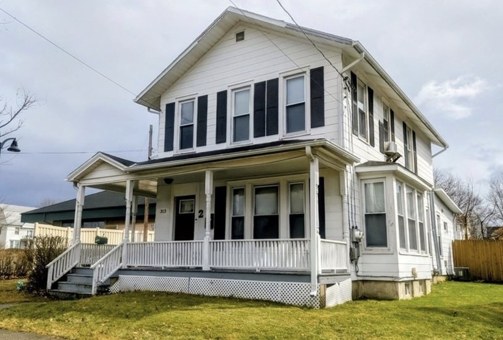 313 Roe Avenue - Photo 0