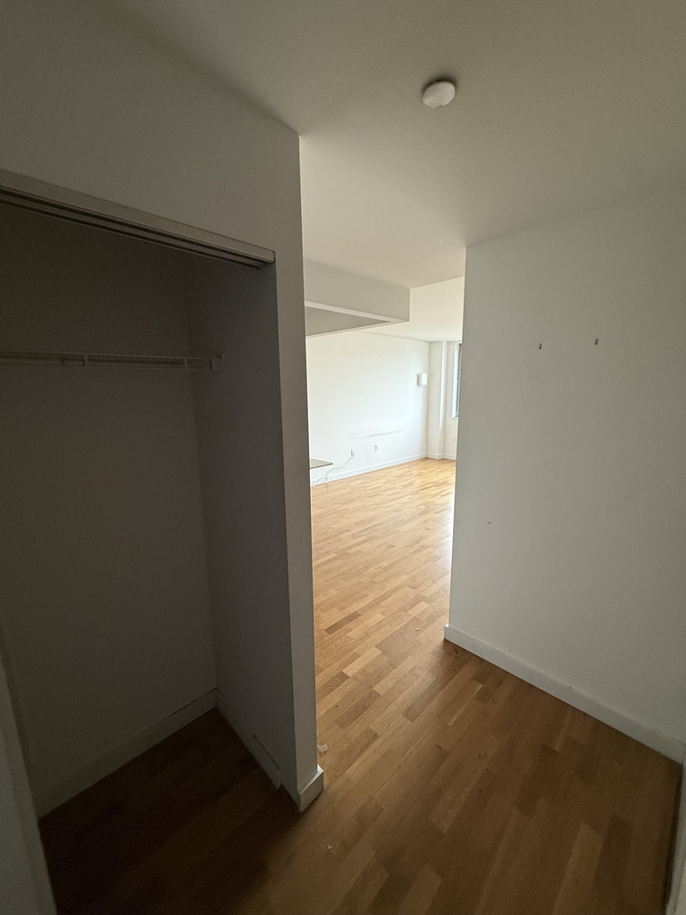 30th Rd, Astoria, NY 11102 - Photo 7
