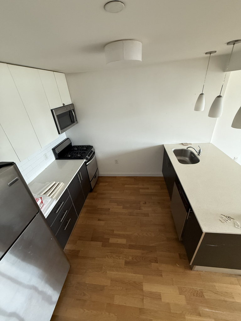 30th Rd, Astoria, NY 11102 - Photo 4