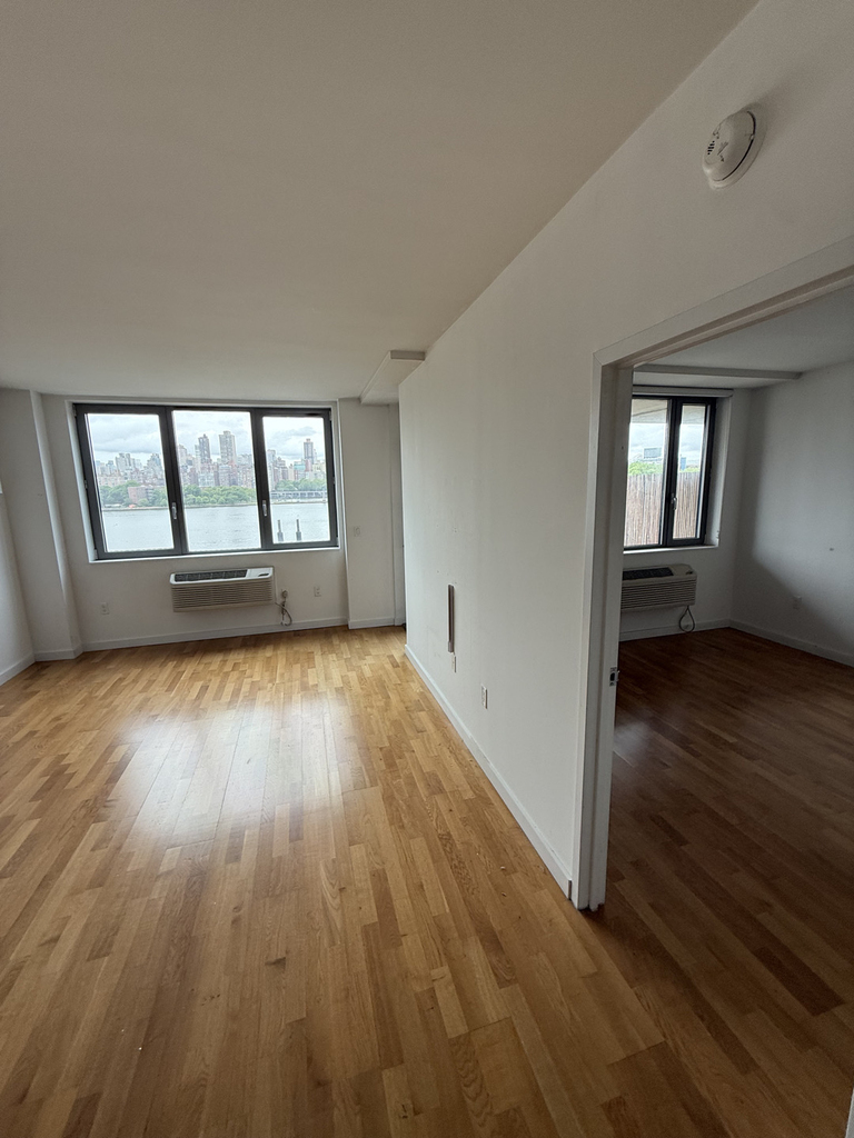 30th Rd, Astoria, NY 11102 - Photo 9