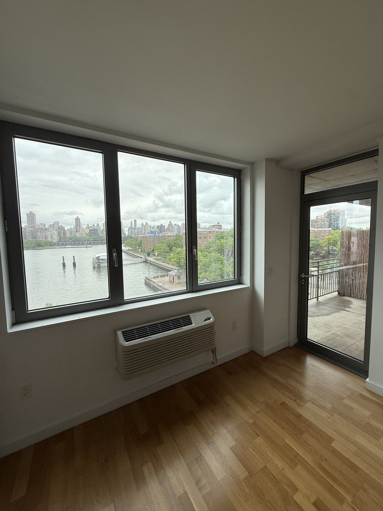 30th Rd, Astoria, NY 11102 - Photo 2