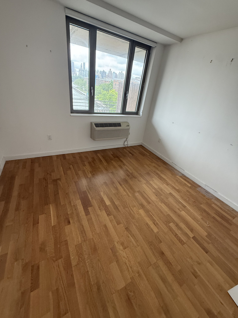 30th Rd, Astoria, NY 11102 - Photo 11