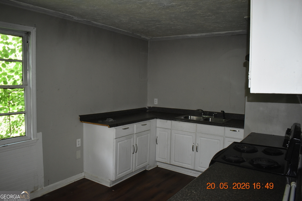 4228 Mark Place - Photo 6
