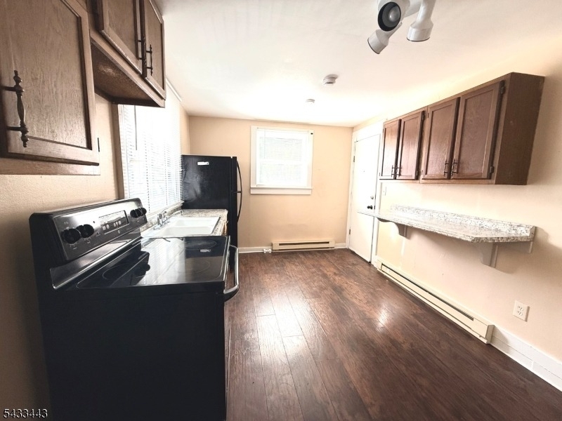 100 Main St - Front Apt 1 - Photo 21