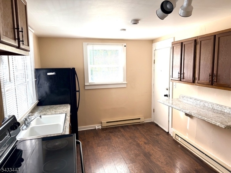 100 Main St - Front Apt 1 - Photo 23