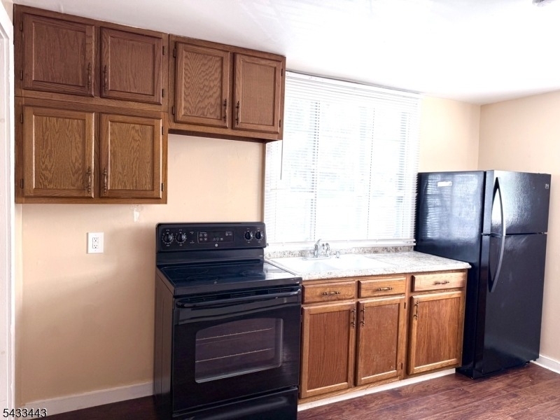 100 Main St - Front Apt 1 - Photo 25