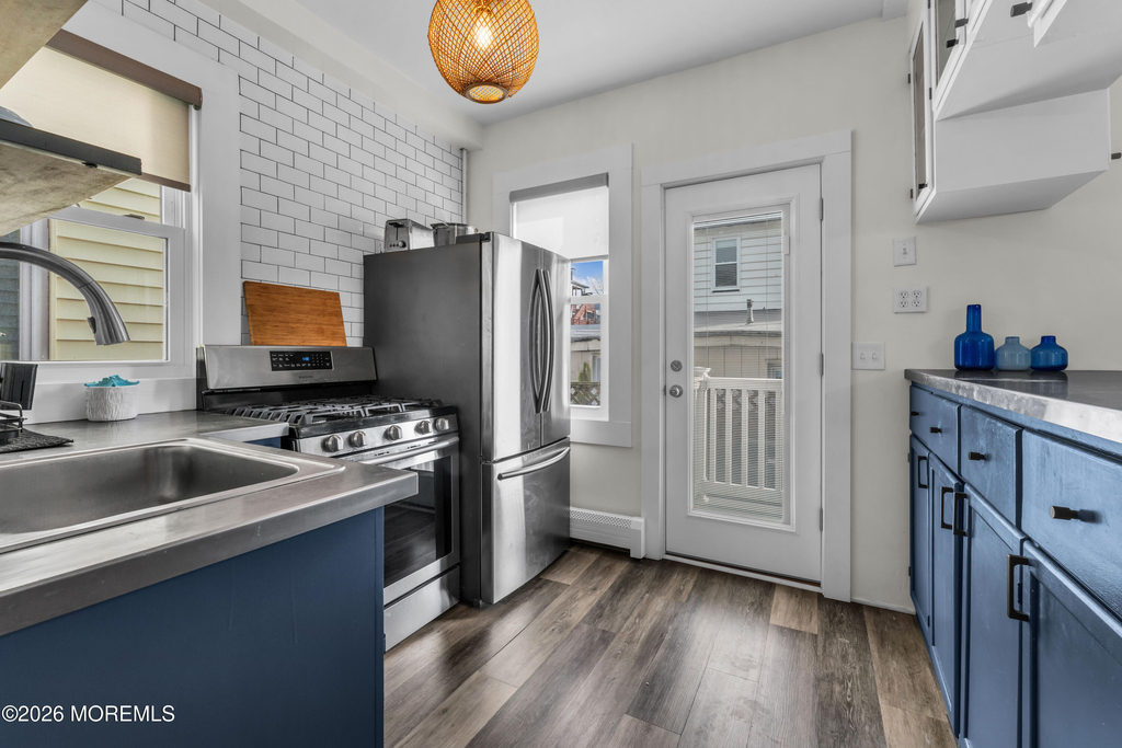 1208 Bond Street - Photo 7