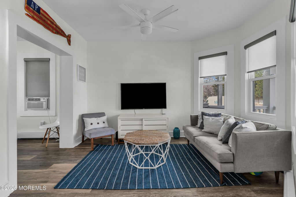 1208 Bond Street - Photo 1