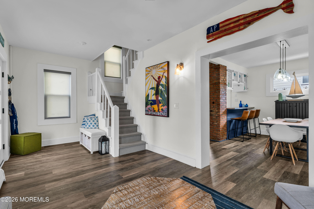 1208 Bond Street - Photo 3