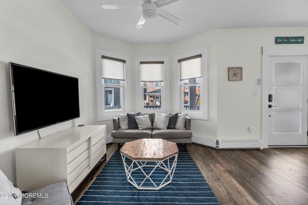 1208 Bond Street - Photo 2