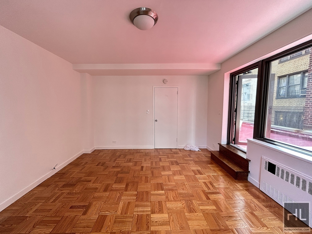 East 55 Street - Photo 5