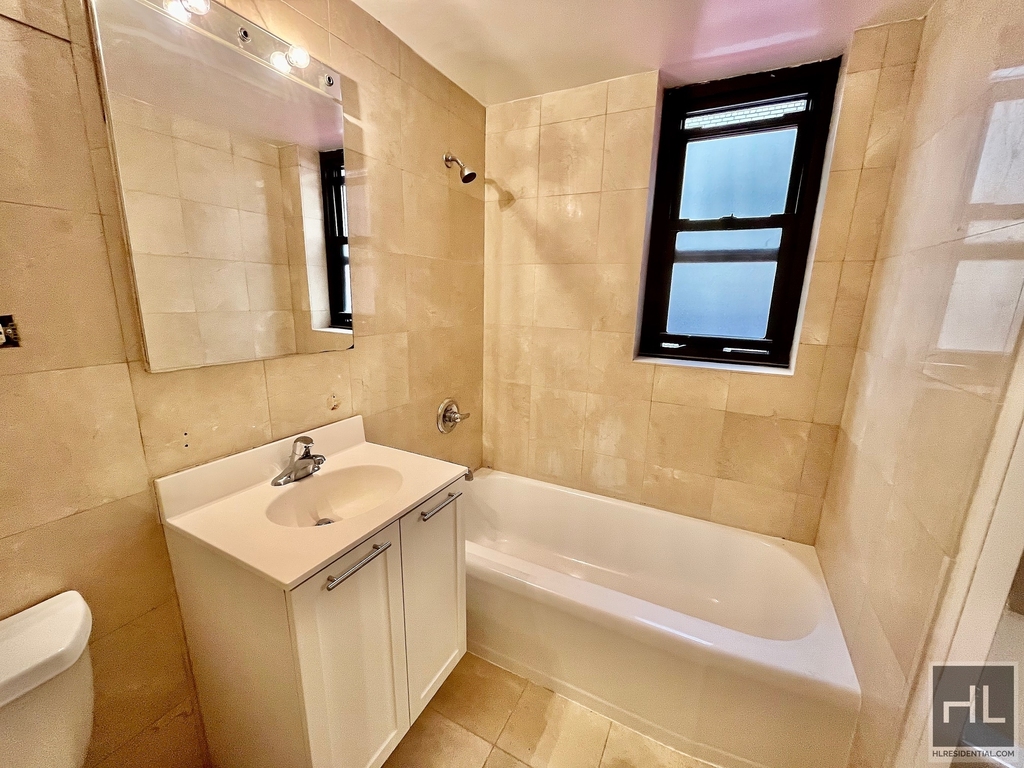East 55 Street - Photo 6
