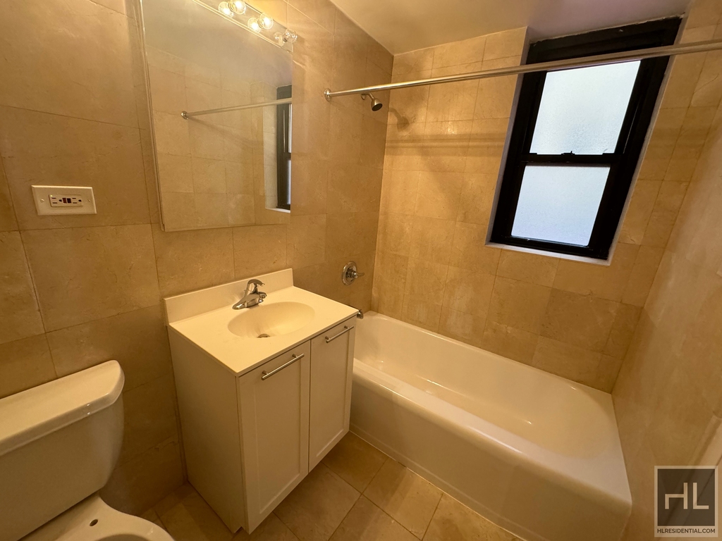 East 55 Street - Photo 9