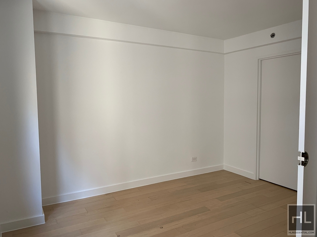 East 39th Street - Photo 3
