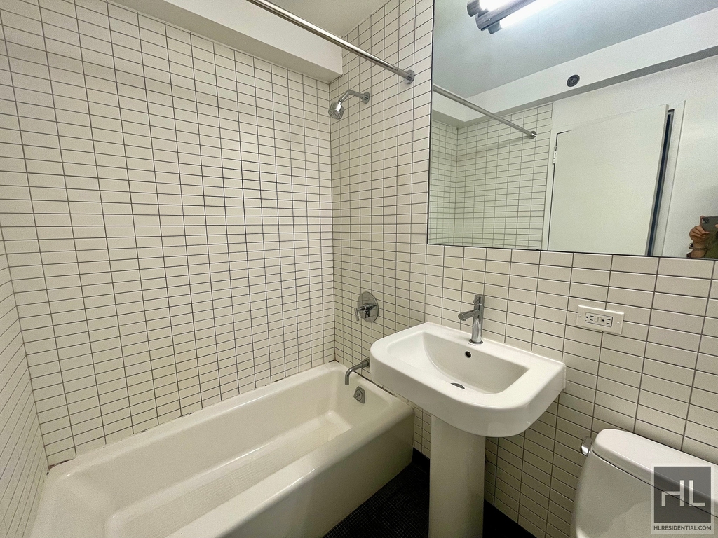 East 39th Street - Photo 8