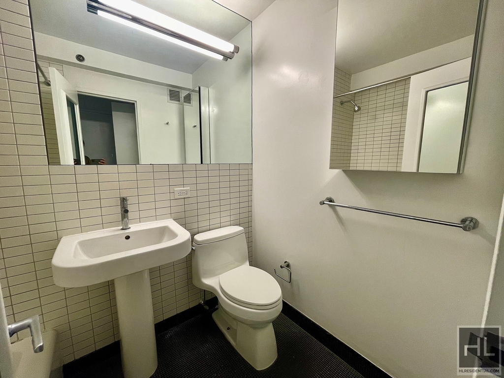 East 39th Street - Photo 7