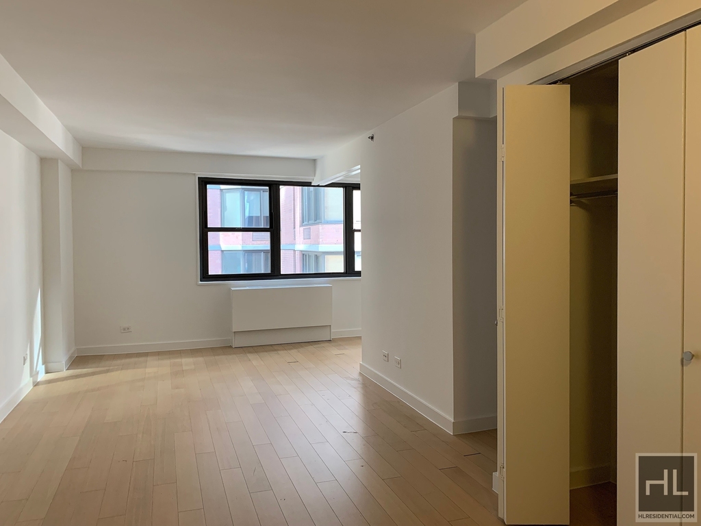 East 39th Street - Photo 2