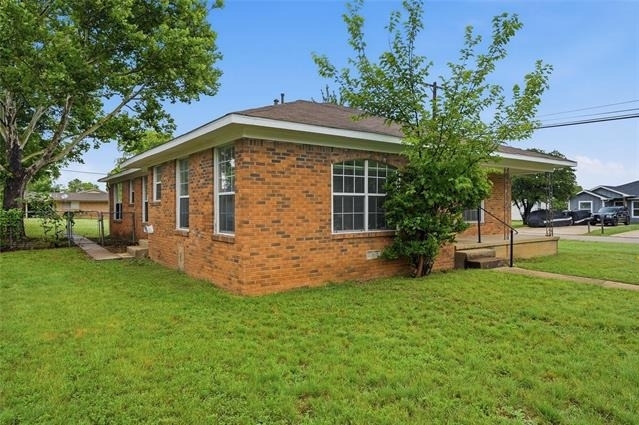 1703 W Elm Street - Photo 1