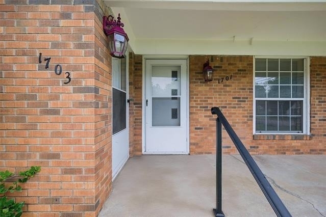 1703 W Elm Street - Photo 2