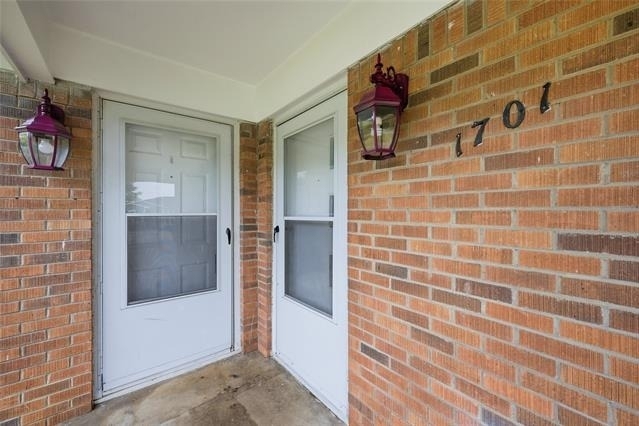1701 W Elm Street - Photo 1