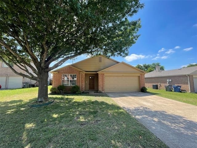 1611 Columbia Drive - Photo 0