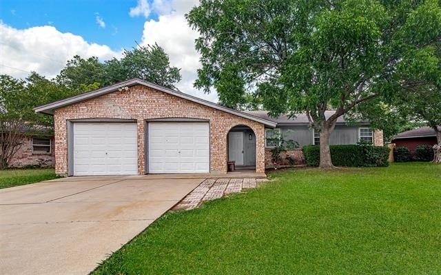 207 Stefanie Street - Photo 0