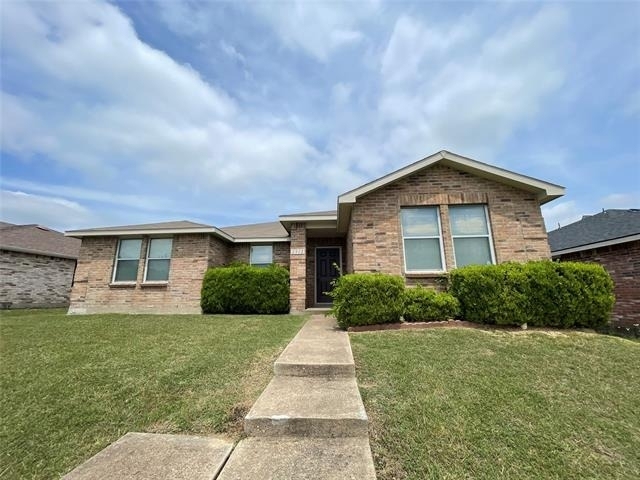 2912 Crimson Clover Drive - Photo 0
