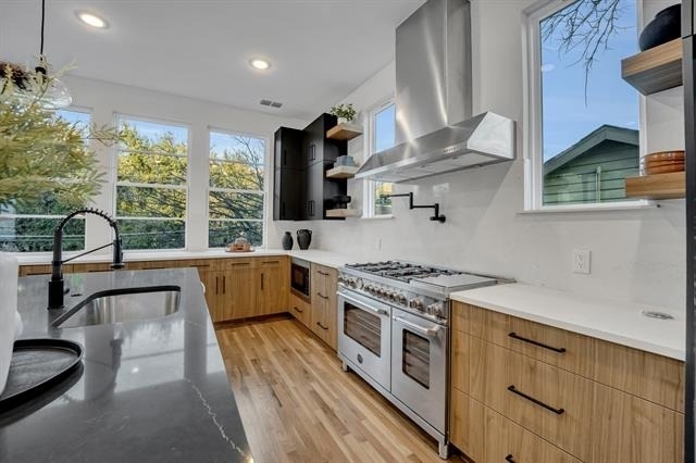 1512 Villars Street - Photo 8