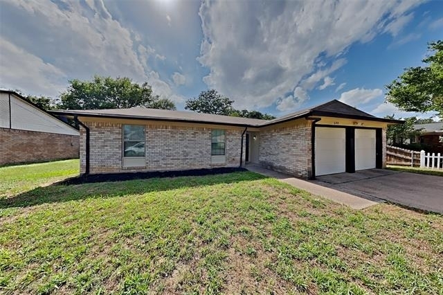 6100 Springwood Drive - Photo 0
