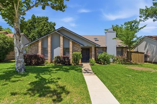 2816 Chelsea Lane - Photo 0