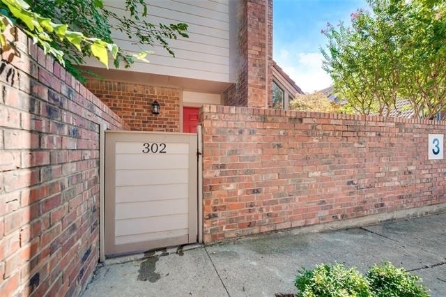 18240 Midway Road - Photo 32