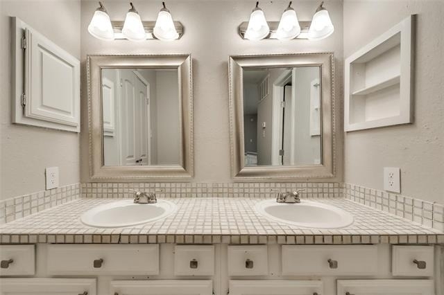 18240 Midway Road - Photo 18