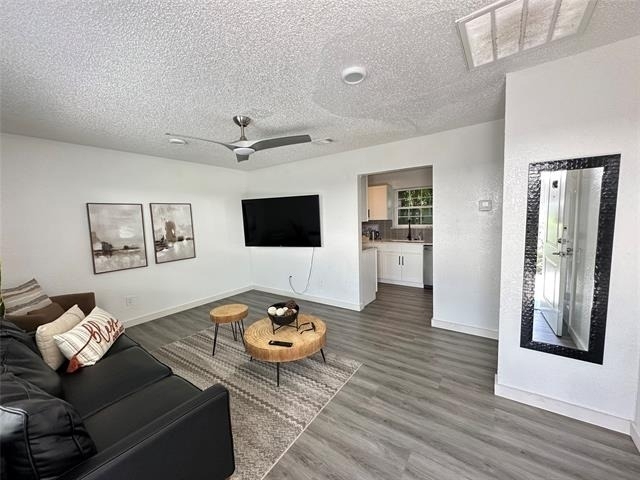 809 W Broadus Avenue - Photo 0