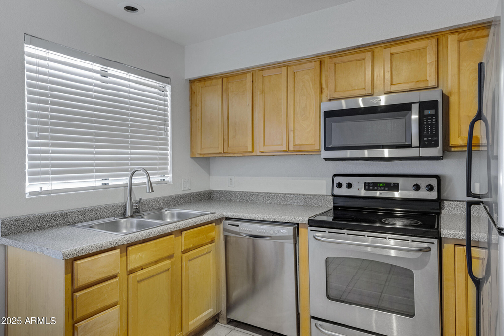 11640 N 51st Avenue - Photo 6